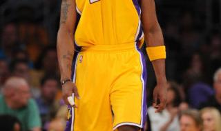 科比为什么要咬球衣 科比为什么要咬球衣